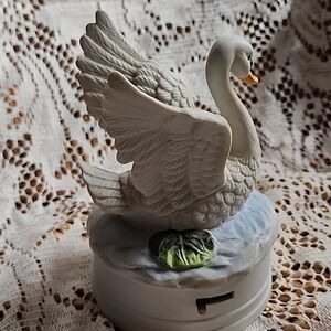 Vintage J Byron Swan Porcelain Music Box